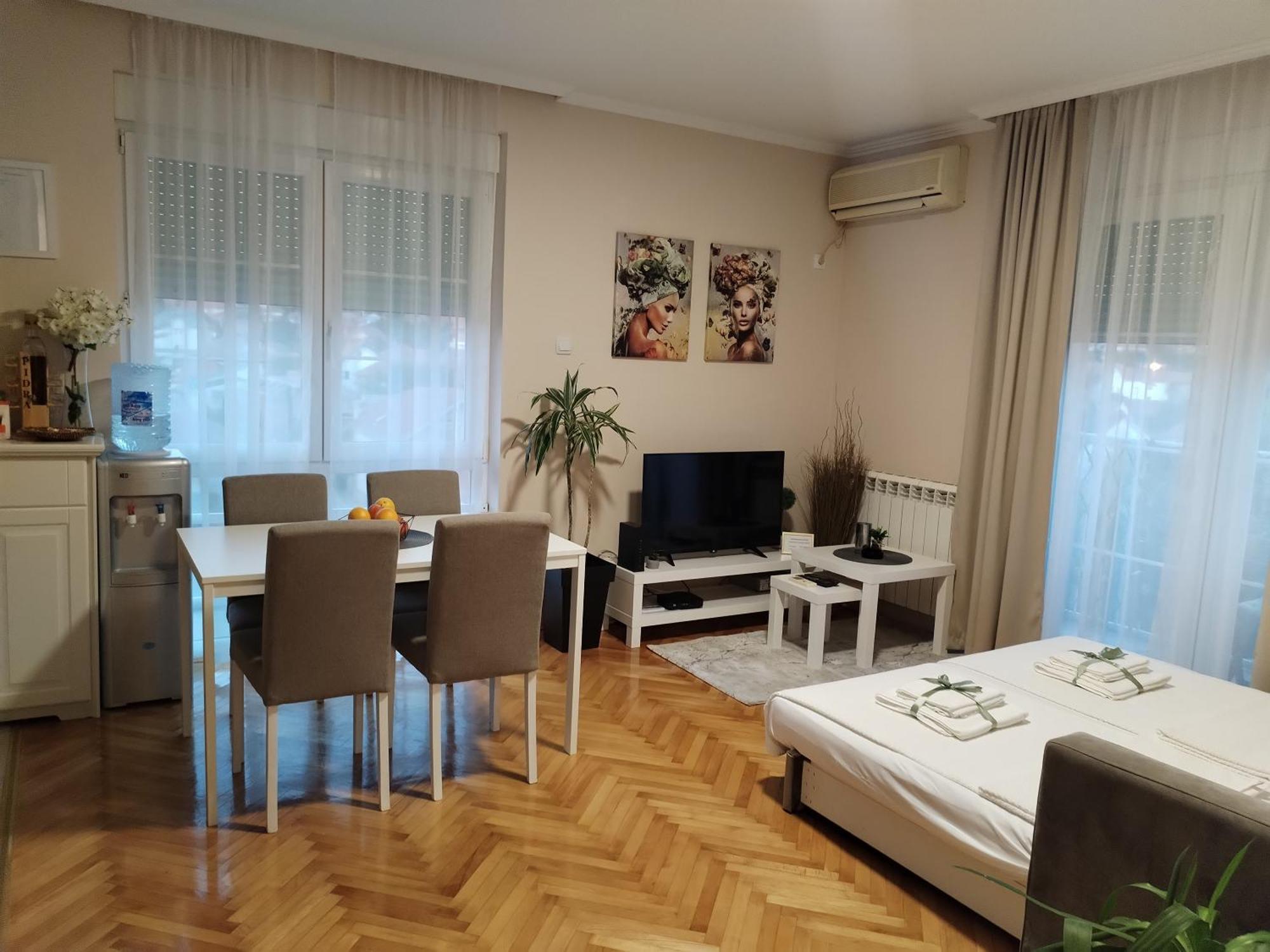 Apartman Centar Pozsarevác Kültér fotó
