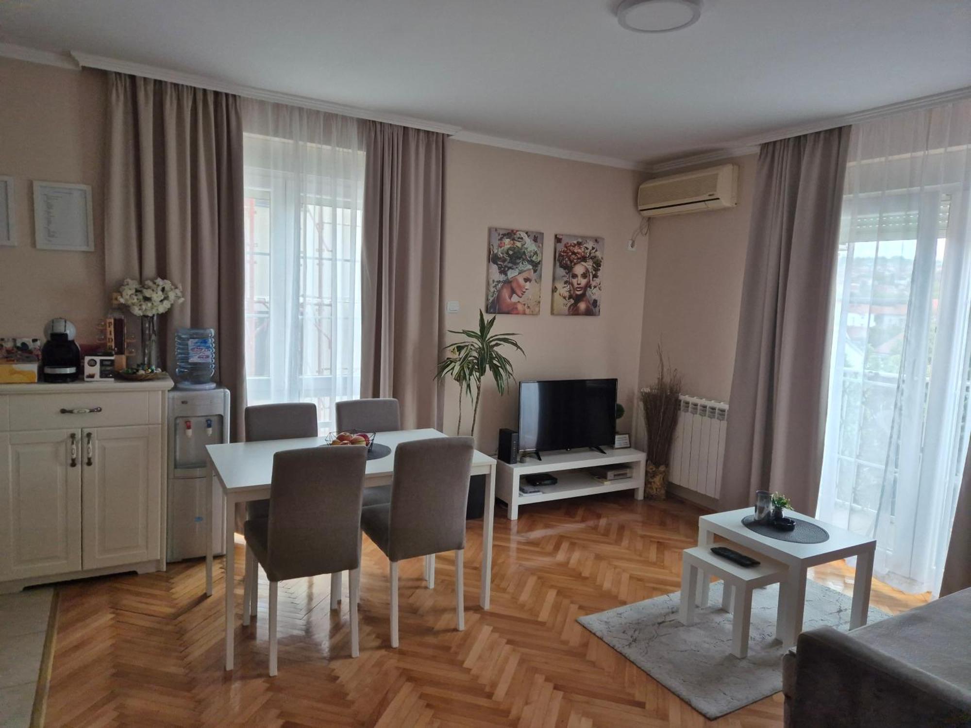 Apartman Centar Pozsarevác Kültér fotó