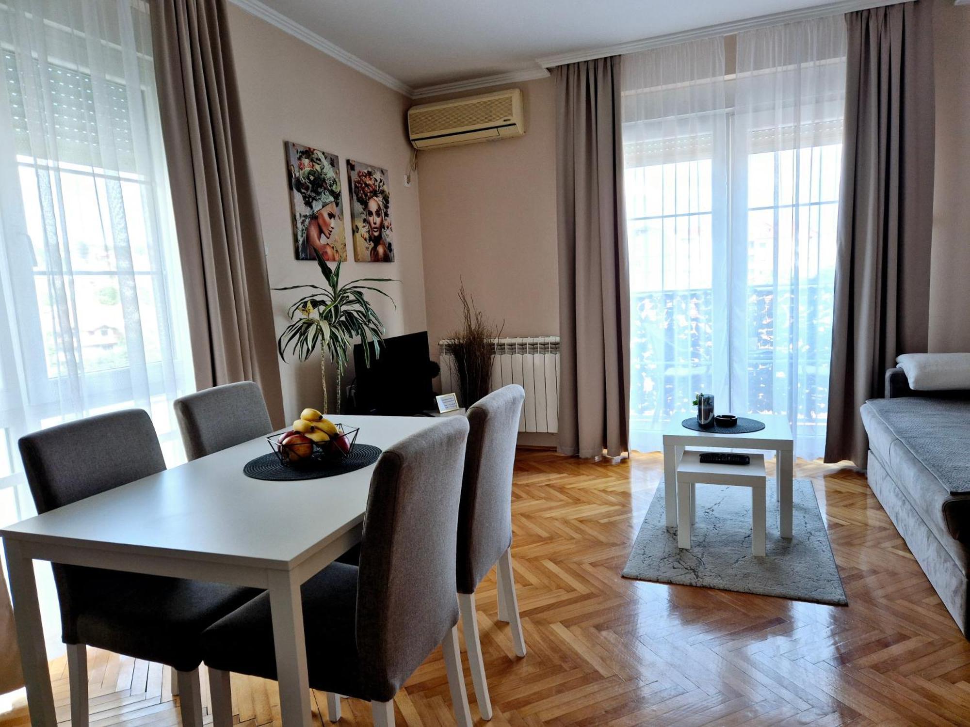 Apartman Centar Pozsarevác Kültér fotó